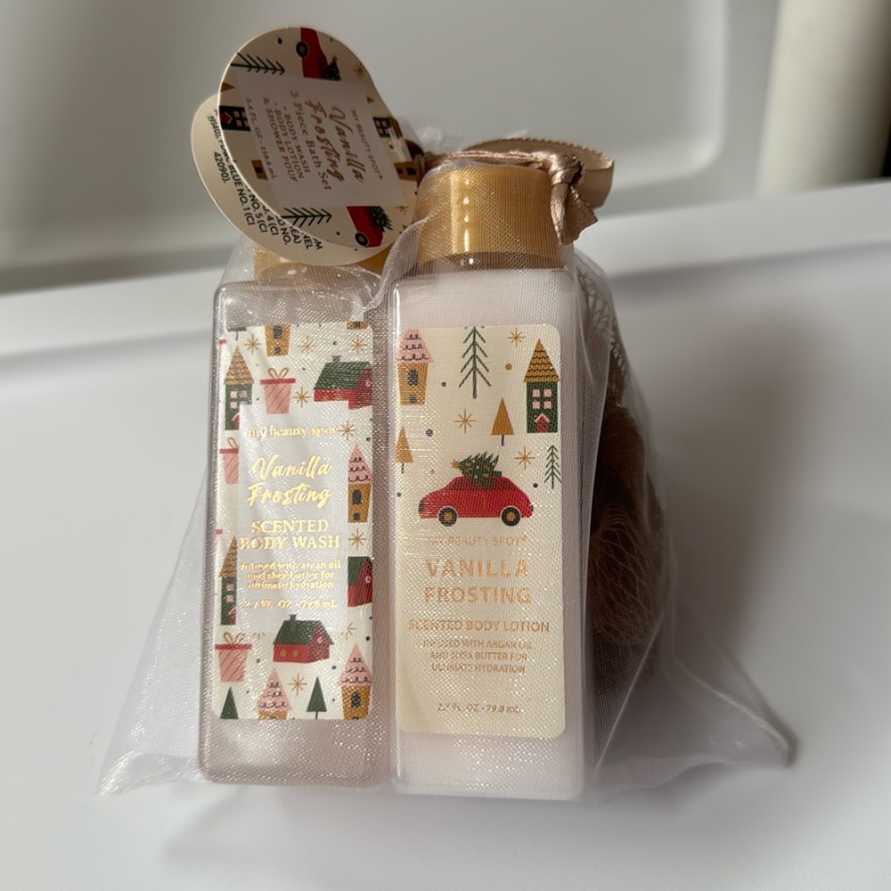 Vanilla Frosting Scented Body Wash, Lotion & Pouf Set NEW